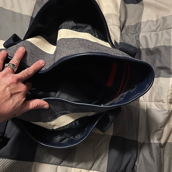 Tommy Hilfiger purse - Picture 4 of 9